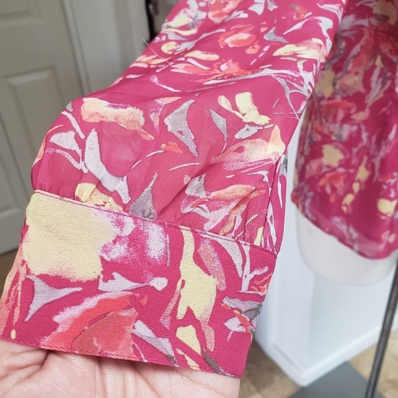 Coldwater Creek Magenta Sheer Fully Lined V- Ruffle Neck Women's Blouse Size S - Picture 3 of 7